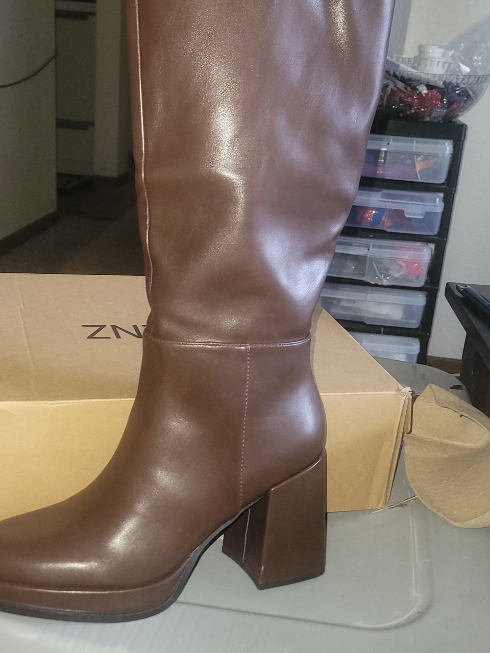 Women's Brown Block Heel Knee-High Boots - Classic Tall Fashion Boot